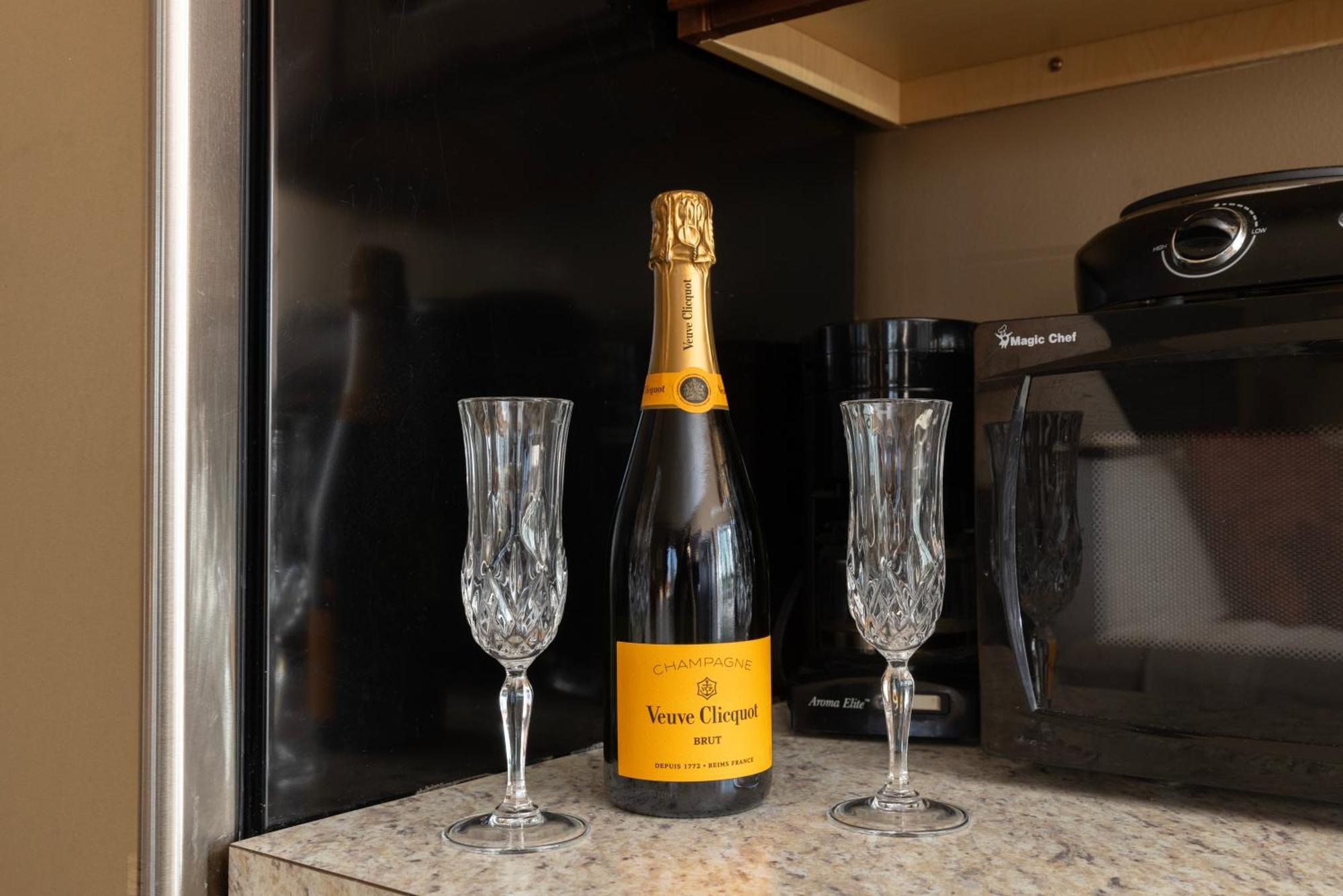 Brinton Suites ウェストチェスター エクステリア 写真