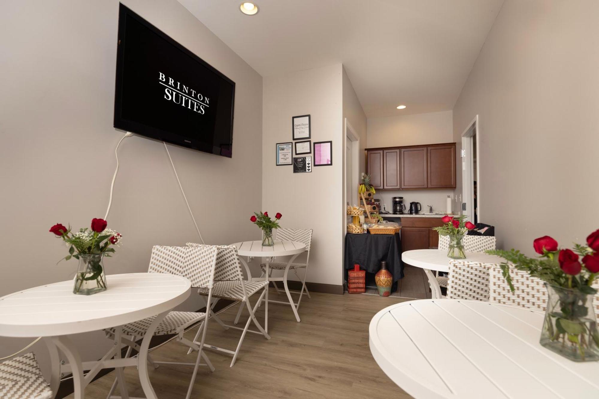Brinton Suites ウェストチェスター エクステリア 写真