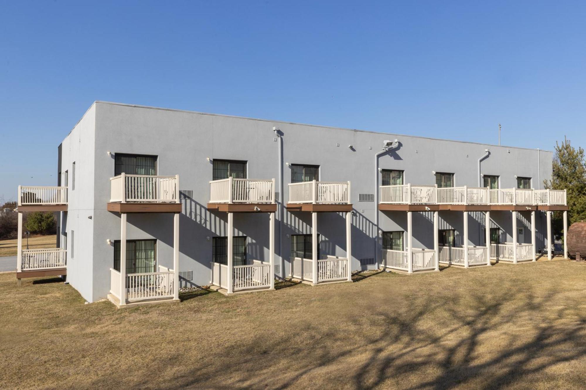 Brinton Suites ウェストチェスター エクステリア 写真