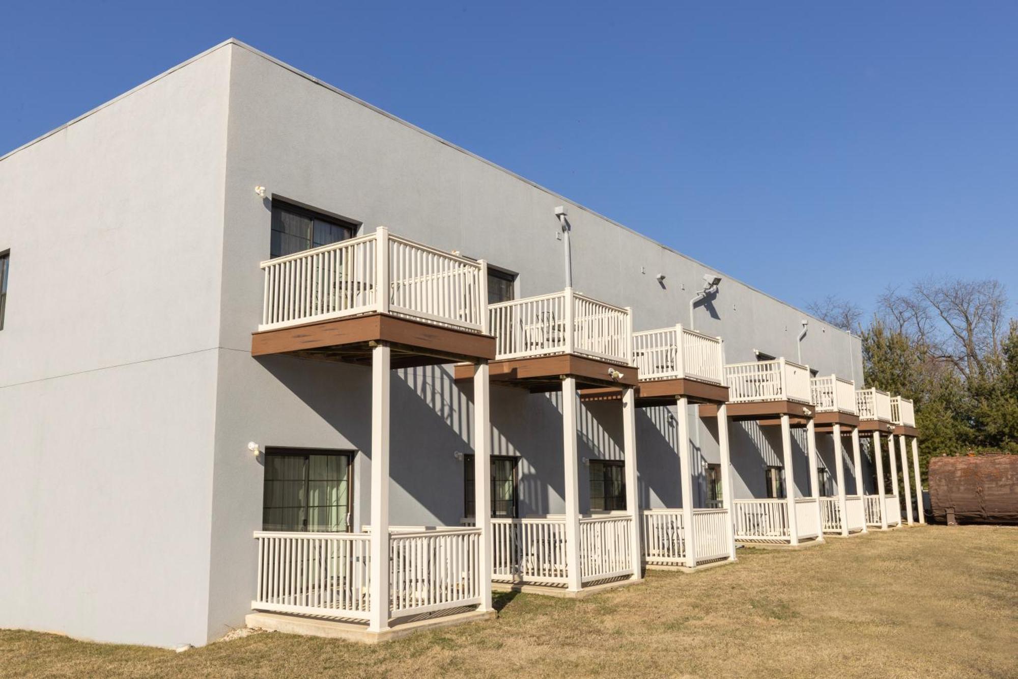 Brinton Suites ウェストチェスター エクステリア 写真